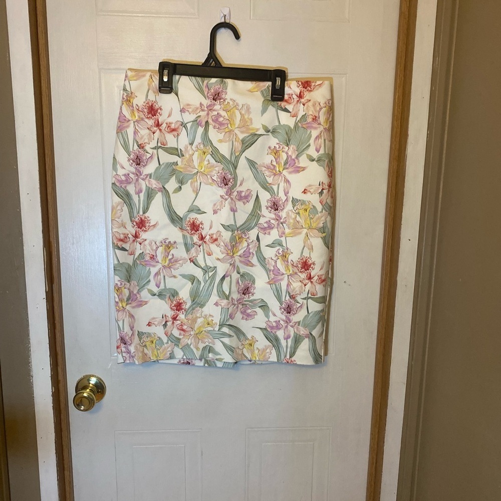 Romantic Ann Taylor Floral Pencil Skirt - Multicolor